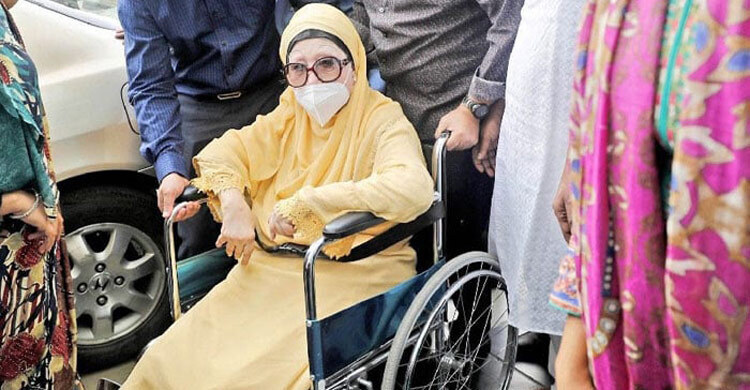 Khaleda Zia’s health deteriorates, hospitalized