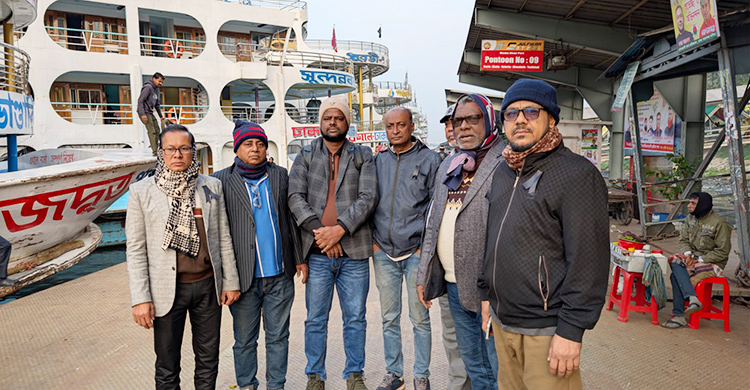 সদরঘাট হয়ে মানিক মিয়া অ্যাভিনিউয়ের পথে শোকার্ত নেতাকর্মীরা