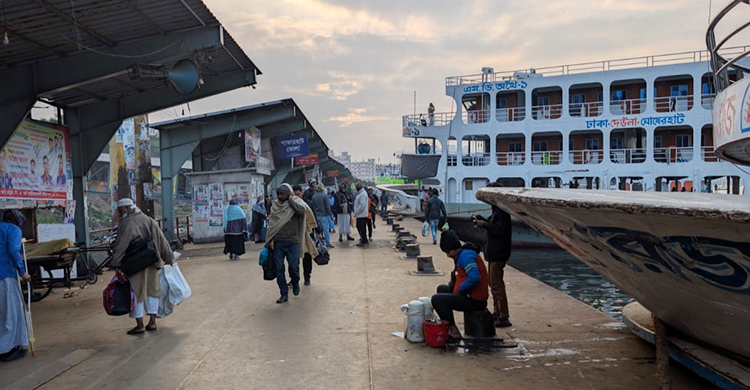 সদরঘাট হয়ে মানিক মিয়া অ্যাভিনিউয়ের পথে শোকার্ত নেতাকর্মীরা
