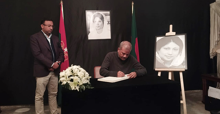 খালেদা জিয়ার মৃত্যু: শোক বইয়ে স্বাক্ষর করলেন উপদেষ্টারা