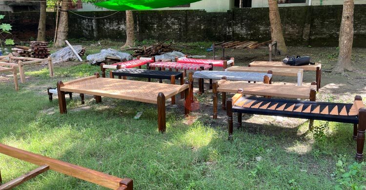 চাঁপাইনবাবগঞ্জের দড়ির খাটলা নজর কেড়েছে অভিজাতদের