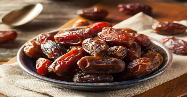 শীতে খেজুর খাওয়ার উপকারিতা
