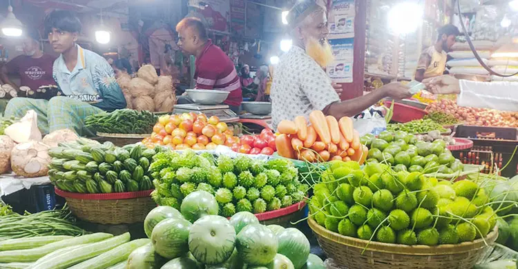 খুলনায় চড়া মাছের বাজার