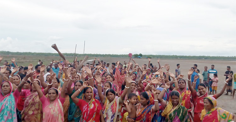 কৃষিজমিতে লোনাপানি ঢুকিয়ে ঘেরের আয়োজন, উত্তাল জনতা
