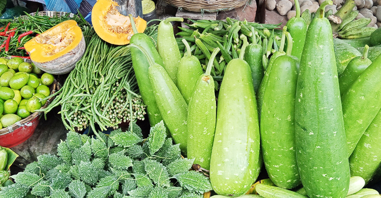 খুলনার বাজারে নাগালের বাইরে সবজি