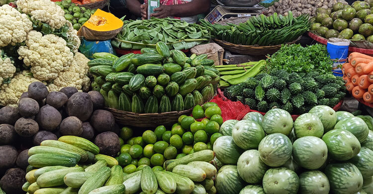 খুলনার বাজারে ফের চড়া সবজি-মুরগি