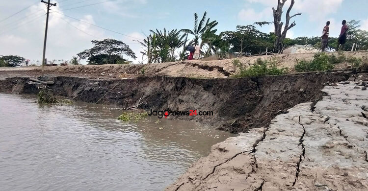 জোয়ারেও বাঁধ ভাঙার আতঙ্কে থাকে উপকূলবাসী
