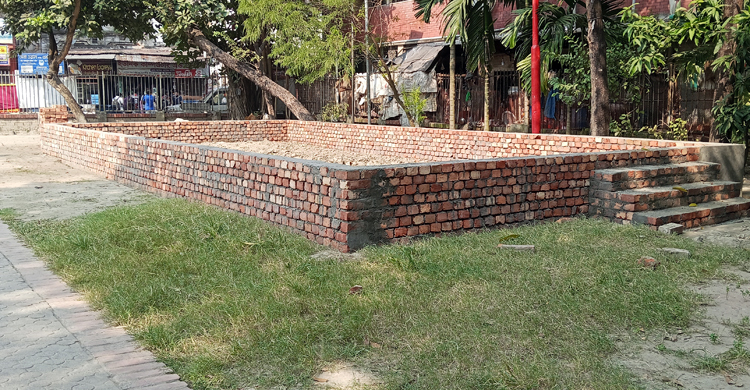 শিশুপার্কে কেসিসির উন্মুক্ত মঞ্চ, সমালোচনার মুখে কাজ স্থগিত