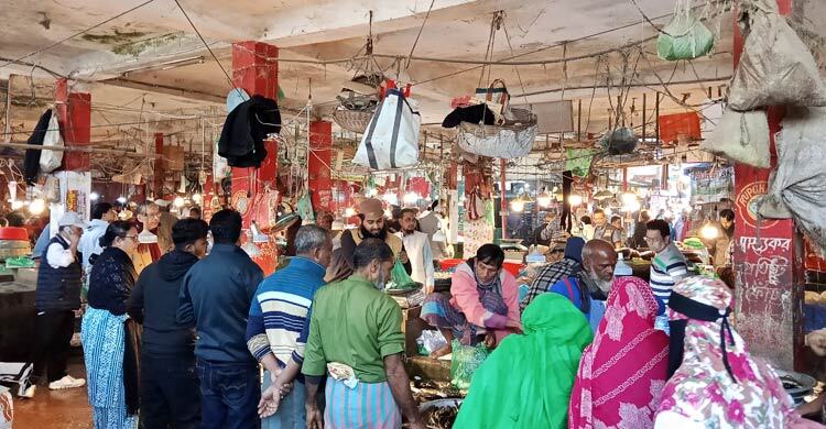 খুলনায় ফের ঊর্ধ্বমুখী সবজির বাজার, আগের দামে আলু-পেঁয়াজ