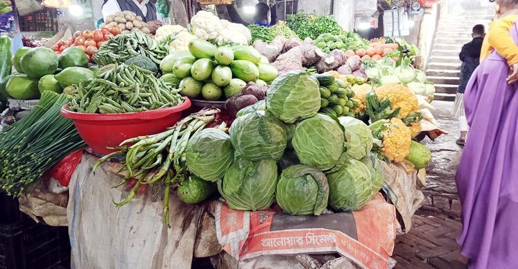 খুলনায় ফের চড়া সবজির বাজার, বেড়েছে মুরগির দামও