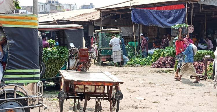 চাঁদাবাজিতে জর্জরিত কেসিসির পাইকারি কাঁচাবাজার