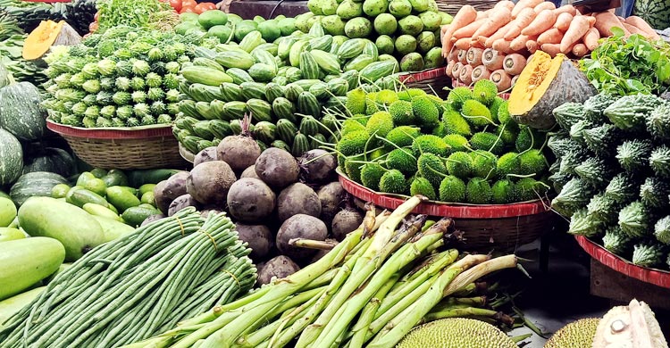 খুলনায় সবজিতে স্বস্তি থাকলেও চড়া মাছ বাজার