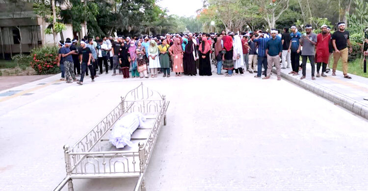 উপাচার্যের পদত্যাগ দাবিতে কুয়েট শিক্ষার্থীদের কফিন মিছিল
