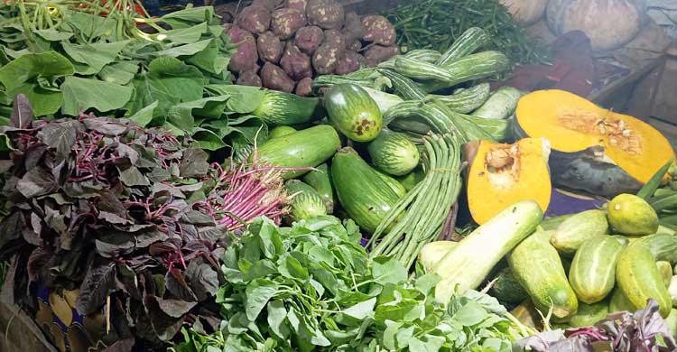 খুলনার বাজারে মুরগিতে স্বস্তি, সবজিতে অস্বস্তি