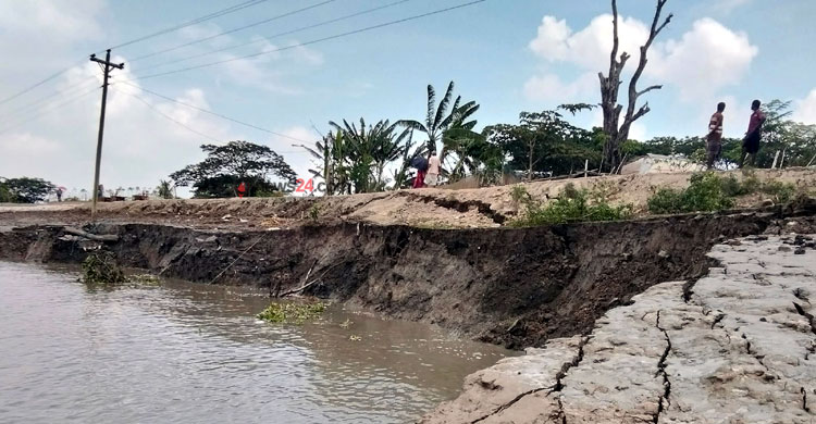 জোয়ারেও ভাঙন আতঙ্কে উপকূলবাসী