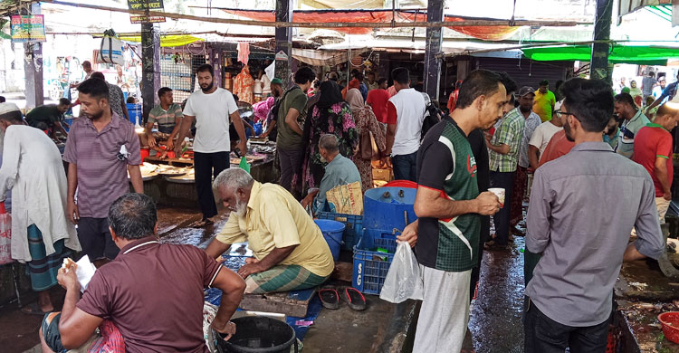 খুলনায় মাছ-সবজির দামে অস্বস্তি