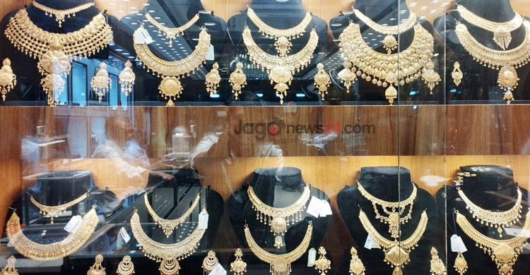 সঞ্চয়ের চাহিদায় সোনা, সাজসজ্জায় ইমিটেশন