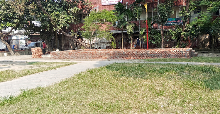 শিশুপার্কে কেসিসির উন্মুক্ত মঞ্চ, সমালোচনার মুখে কাজ স্থগিত