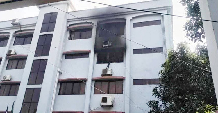 খুলনায় সিআইডি অফিসে অগ্নিকাণ্ড