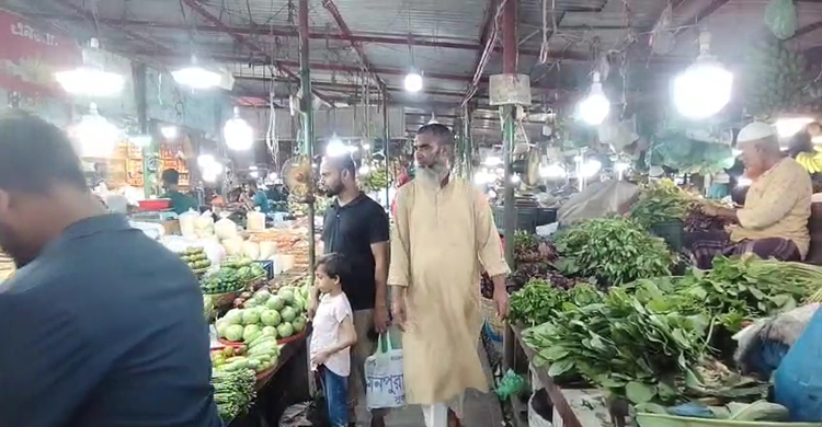 খুলনায় সবজির বাজার স্থিতিশীল, দাম বেড়েছে মুরগির