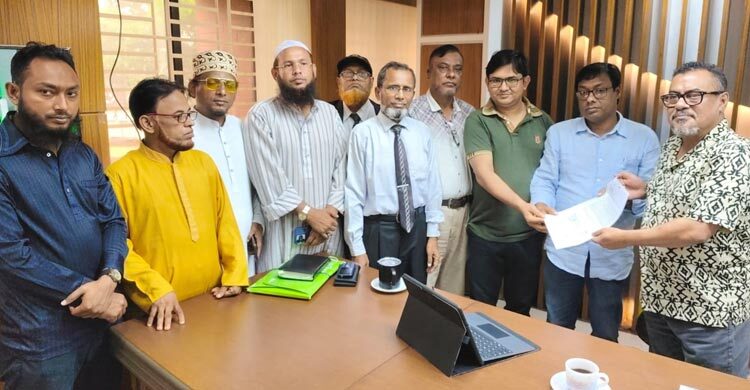 খুলনা-সাতক্ষীরা মহাসড়ক সংস্কার দাবিতে স্মারকলিপি প্রদান