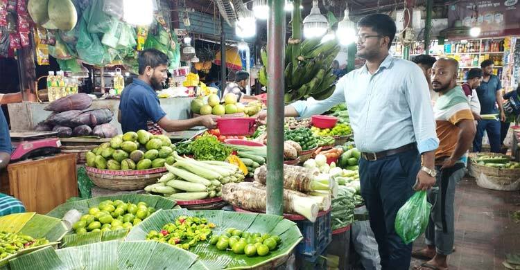 খুলনার বাজারে সবজির দামে অস্বস্তি