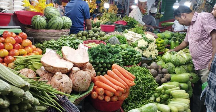 দাম কমলেও ৫০ টাকার নিচে সবজি নেই খুলনার বাজারে