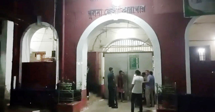 খুলনা কারাগারে সংঘর্ষ, ৩ হাজতিকে কাশিমপুরে স্থানান্তর