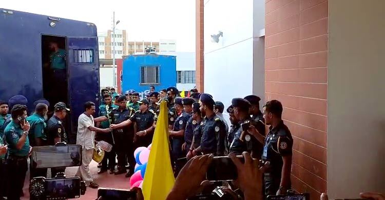 ১০০ বন্দি স্থানান্তরের মাধ্যমে খুলনার নতুন কারাগারের যাত্রা শুরু