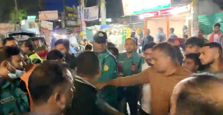 জনতার ধাওয়ায় পালালো মিছিল করতে আসা আওয়ামী লীগ কর্মীরা