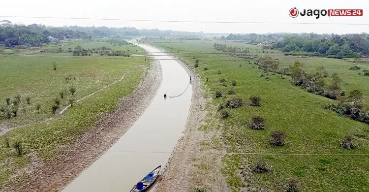 এক সময়ের খরস্রোতা নদী এখন সরু নালা