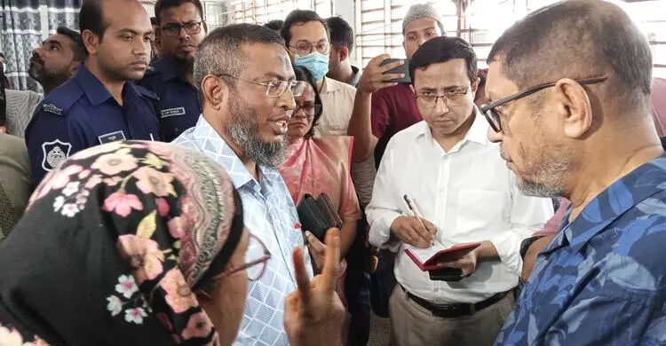 খুলনা সদর হাসপাতালে হঠাৎ স্বাস্থ্যমন্ত্রী