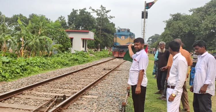 সাড়ে ৯ ঘণ্টা পর খুলনার সঙ্গে উত্তরবঙ্গের ট্রেন চলাচল স্বাভাব