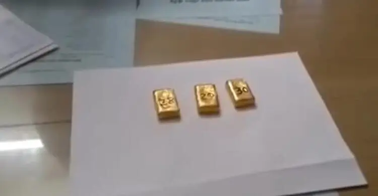 খুলনা রেলস্টেশনে সোনার বারসহ যুবক আটক