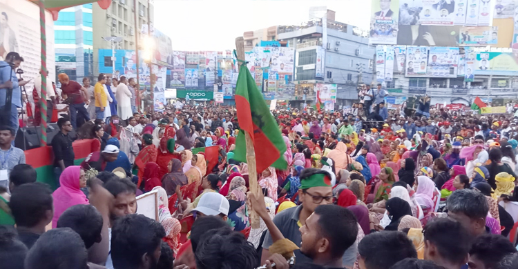 রোডমার্চের বহর পৌঁছানোর আগেই লোকারণ্য খুলনার সমাবেশস্থল