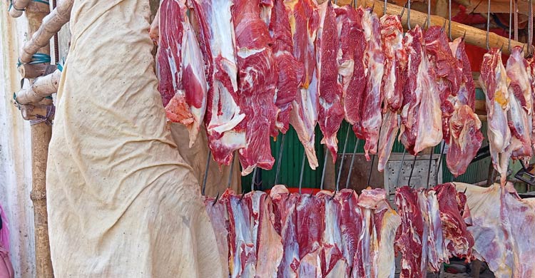 ঈদের আগে খুলনার বাজারে বেড়েছে মাছ-মুরগির দাম