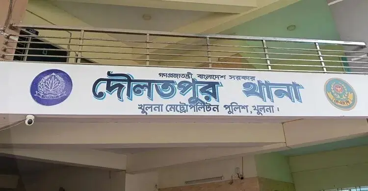 চাকরির প্রথমদিনেই গলাকাটা গেলো বাস কাউন্টার কর্মীর, টাকা লুট