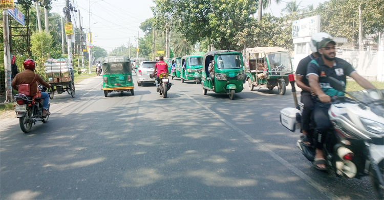 অবরোধের প্রভাব নেই খুলনায়, স্বাভাবিক ট্রেন-লঞ্চ চলাচল