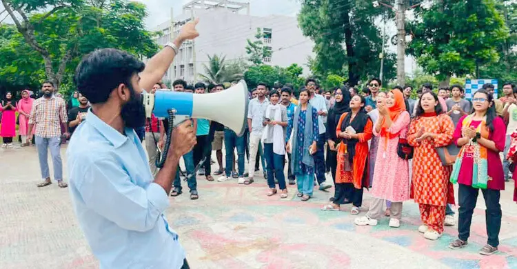 যৌন হয়রানি-ভিডিও কাণ্ডে অচল খুবি, বসছে সিন্ডিকেট