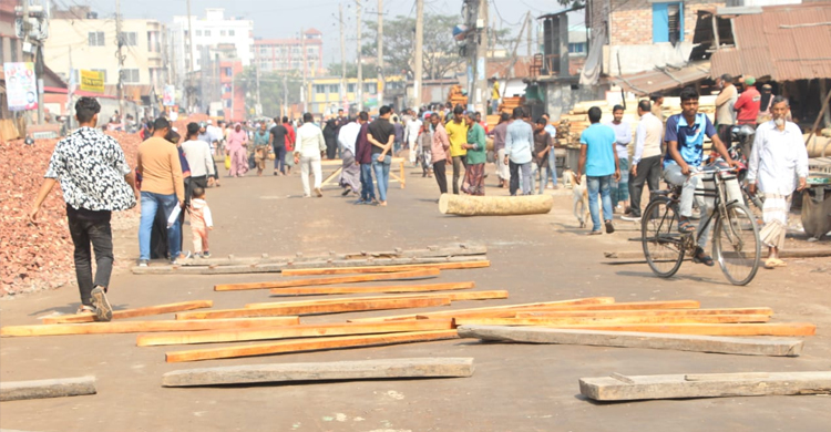 ব্যবসায়ী ও শ্রমিকদের হামলায় বিআইডব্লিউটিএর উচ্ছেদ অভিযান স্থগিত