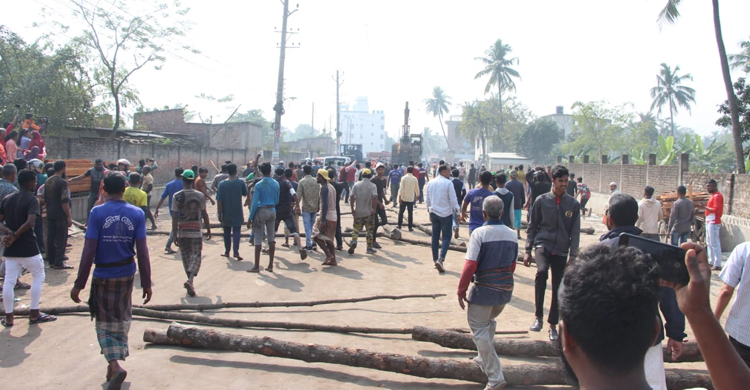 ব্যবসায়ী ও শ্রমিকদের হামলায় বিআইডব্লিউটিএর উচ্ছেদ অভিযান স্থগিত