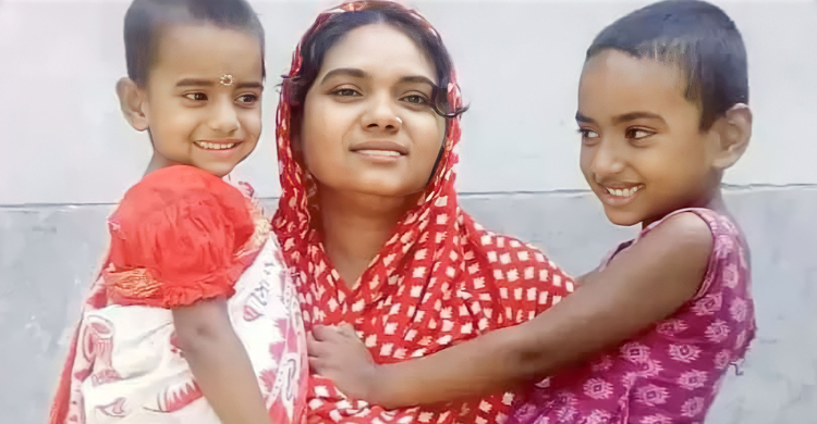 সহপাঠীকে ডাকতে গিয়ে তিনজনের মরদেহ দেখতে পায় ফারজানা