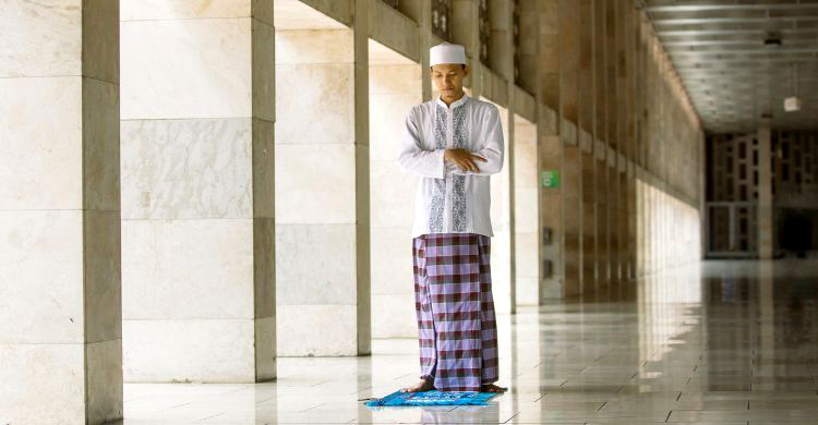 জোহর ও আসরে উচ্চৈস্বরে কেরাত পড়লে কি সাহু সিজদা দিতে হবে?