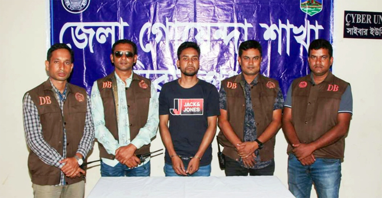 দুই বন্ধুকে কুপিয়ে হত্যা, প্রধান আসামি রিমান্ডে