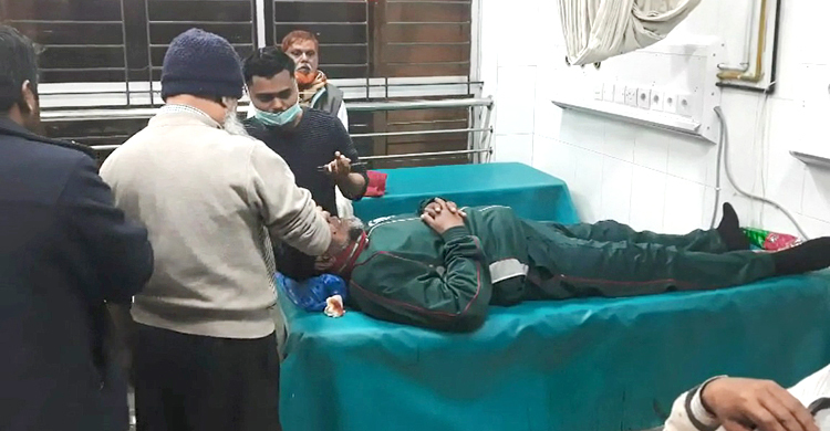 মাদারীপুরে একই পরিবারের ৬ জনকে কুপিয়ে জখম