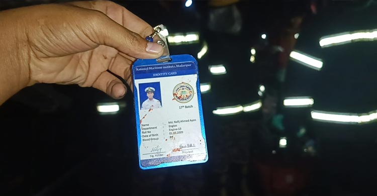 মিরসরাইয়ে দাঁড়িয়ে থাকা ট্রাকে বাসের ধাক্কা, নিহত ৩