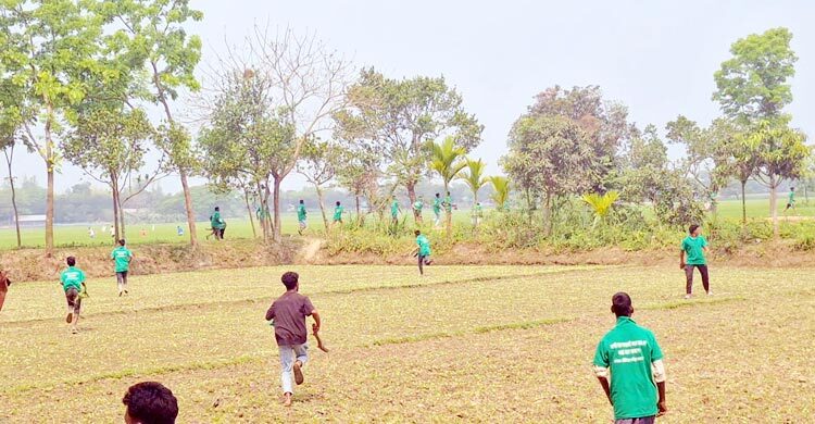 খাল খনন কর্মসূচি ঘিরে বিএনপির দুই পক্ষের ধাওয়া-পাল্টাধাওয়া