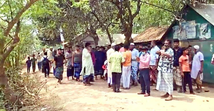 ক্যারম খেলা নিয়ে গ্রামবাসীর সংঘর্ষ, দোকান ভাঙচুর-লুটপাট