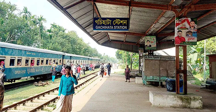 মাছ শিকার করতে গিয়ে ট্রেনে কাটা পড়ে যুবকের মৃত্যু