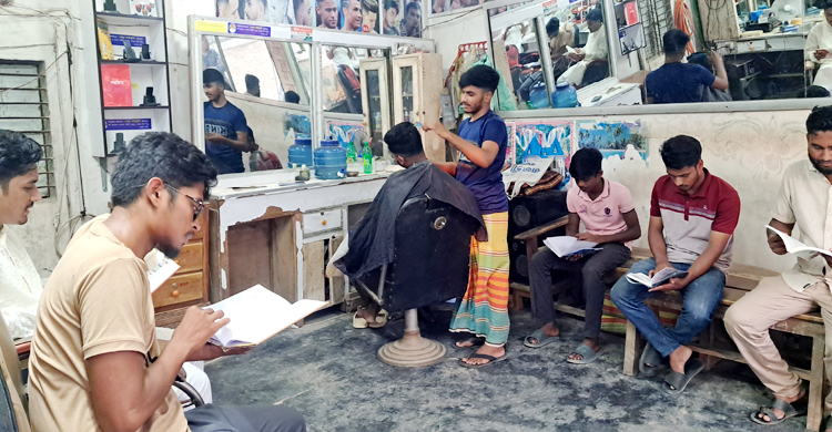 কটিয়াদীতে প্রথম ‘সেলুন লাইব্রেরি’র যাত্রা শুরু